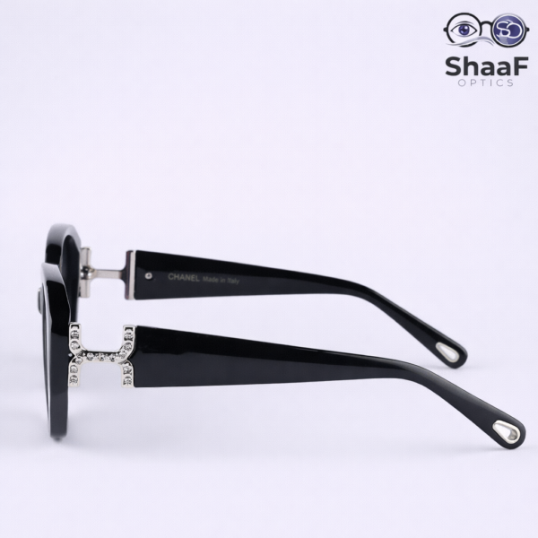 Chanel-Nior bold shape